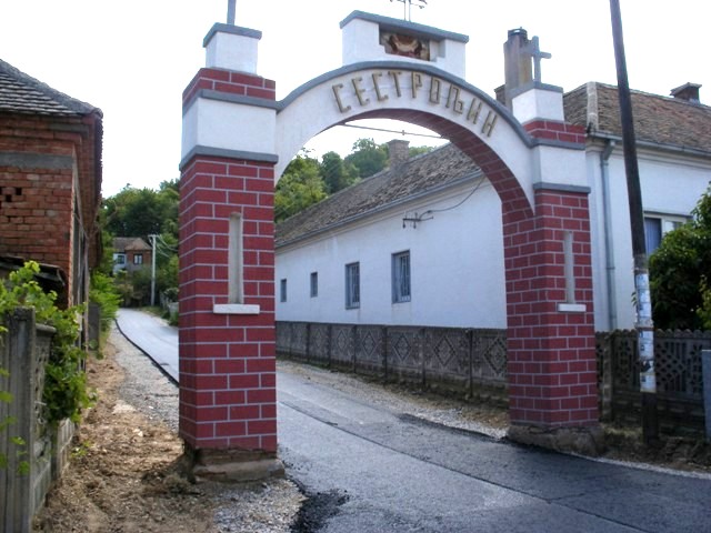 ВАСКРШЊИ ЕТНО-ФЕСТИВАЛ У ПОЉАНИ: Стара јела и занати у манастирској порти